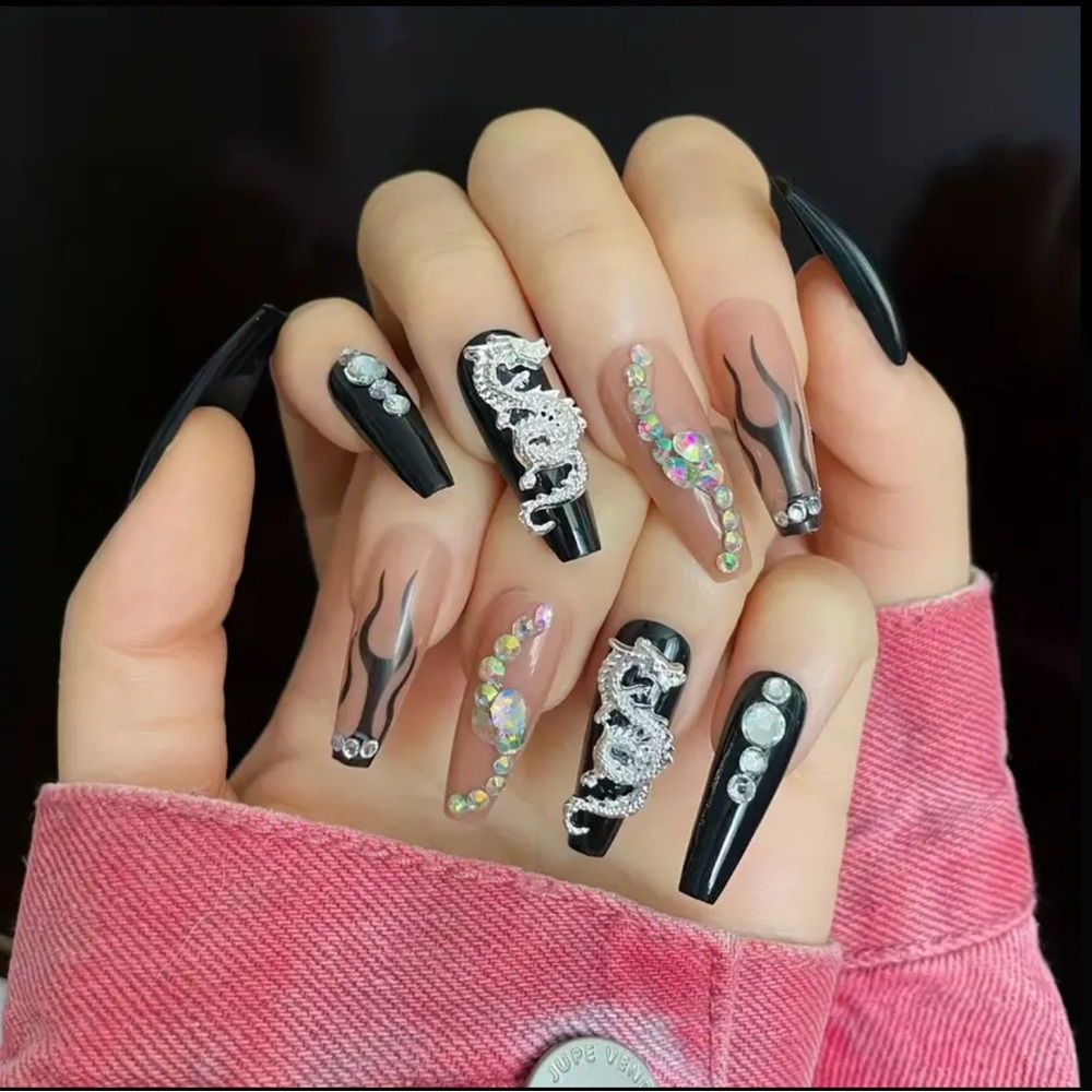 🔥 NWOT - 24pc Y2K Dragon Flame Press-On Nails – Shimmer, Rhinestone, Baddie Set